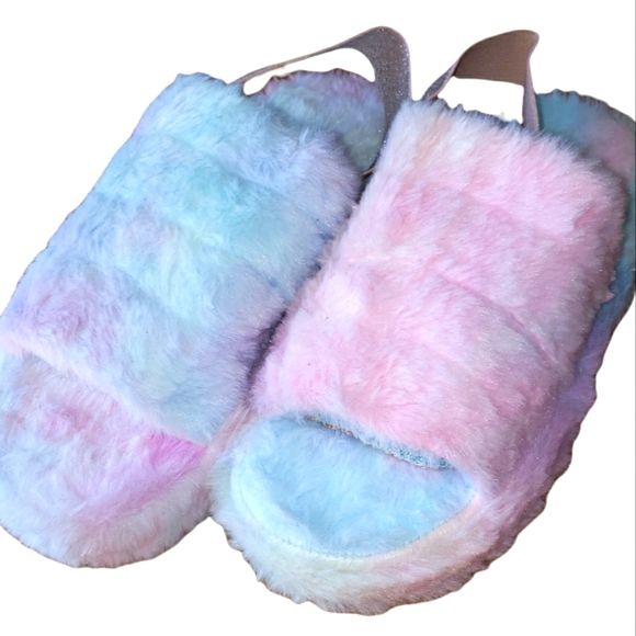 Shoes - NWOT UGG-LIKE Slingback Slippers